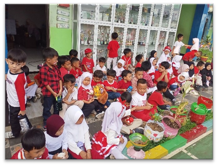 Bersatu Berdaulat! KB-TKIT BCM ES Meriahkan HUT RI Ke-81 Lewat Lomba Kreatif Anak 