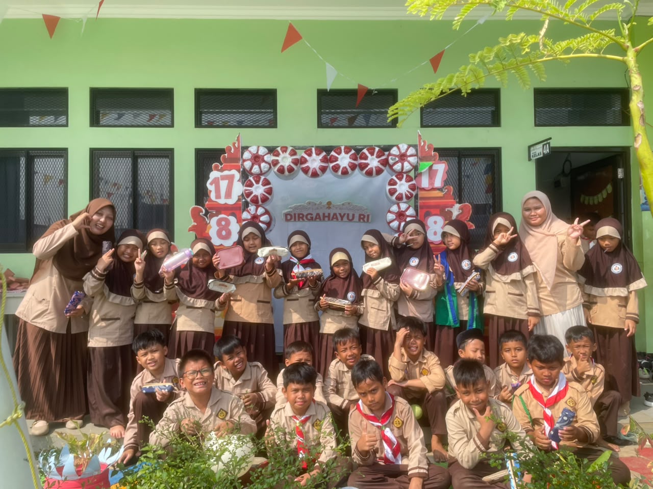 Merah Putih Berkibar: Semarak HUT RI Ke-81 Di SDIT BCM ES