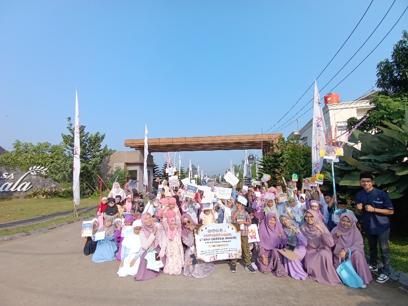 WUJUDKAN PESERTA  DIDIK YANG BERAKHLAKUL KARIMAH MELALUI SANTUNAN ANAK YATIM DAN PUNCAK MUHARRAM 1446 H DI PENUTUPAN MPLS BCM